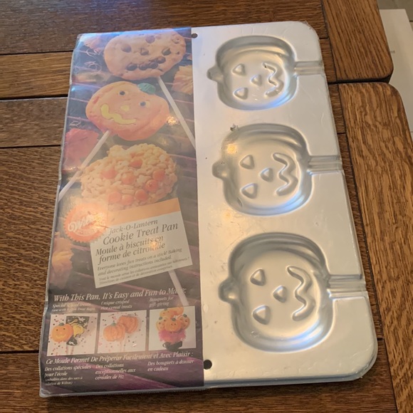 Cookie Pan and Cookie Cutters Halloween - Picture 2 of 5